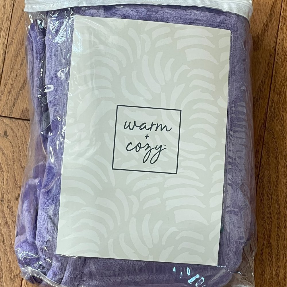 NIP Warm & Cozy (HSN) Hooded Reader’s Wrap, 30” x 60”, Purple, New in Package